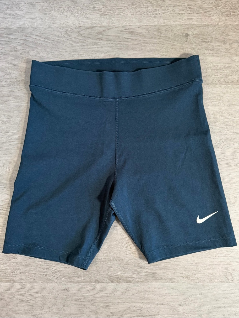 Nike Tight Fit High Rise 8" Women’s Biker Shorts – Size Large
